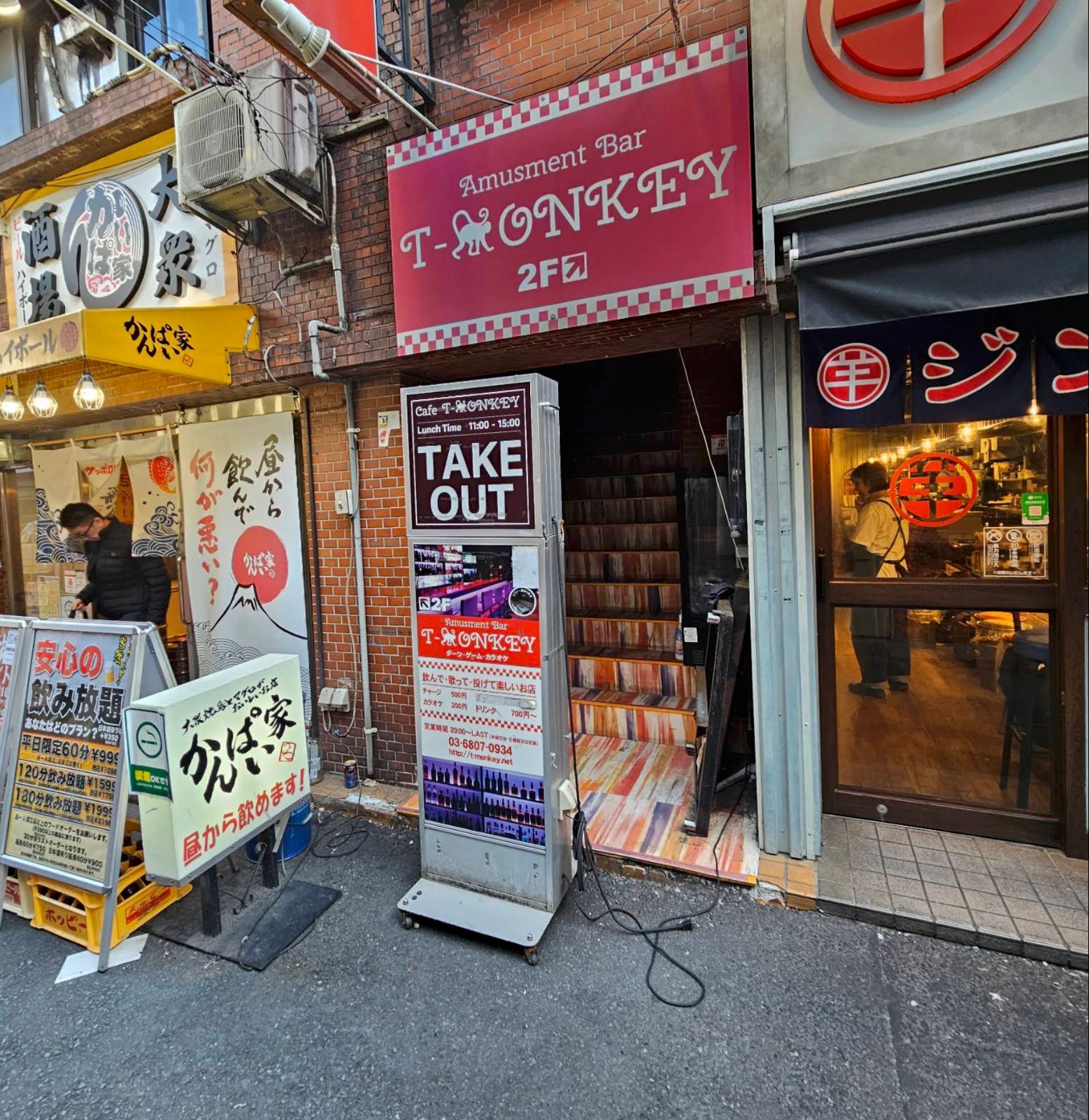 カラオケ&ダーツBAR T-MONKEY 店内写真2
